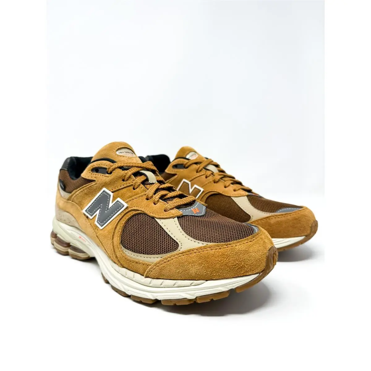 New Balance shoes - New Balance 2002 - Brown 1