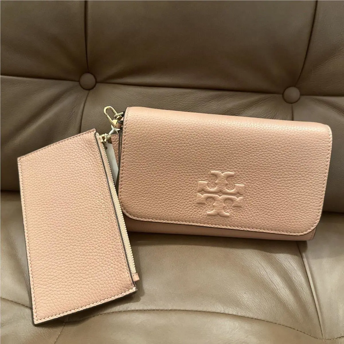 Tory Burch Women`s Thea Flat Wallet and Pink Pebbled Leather Crossbody 75029