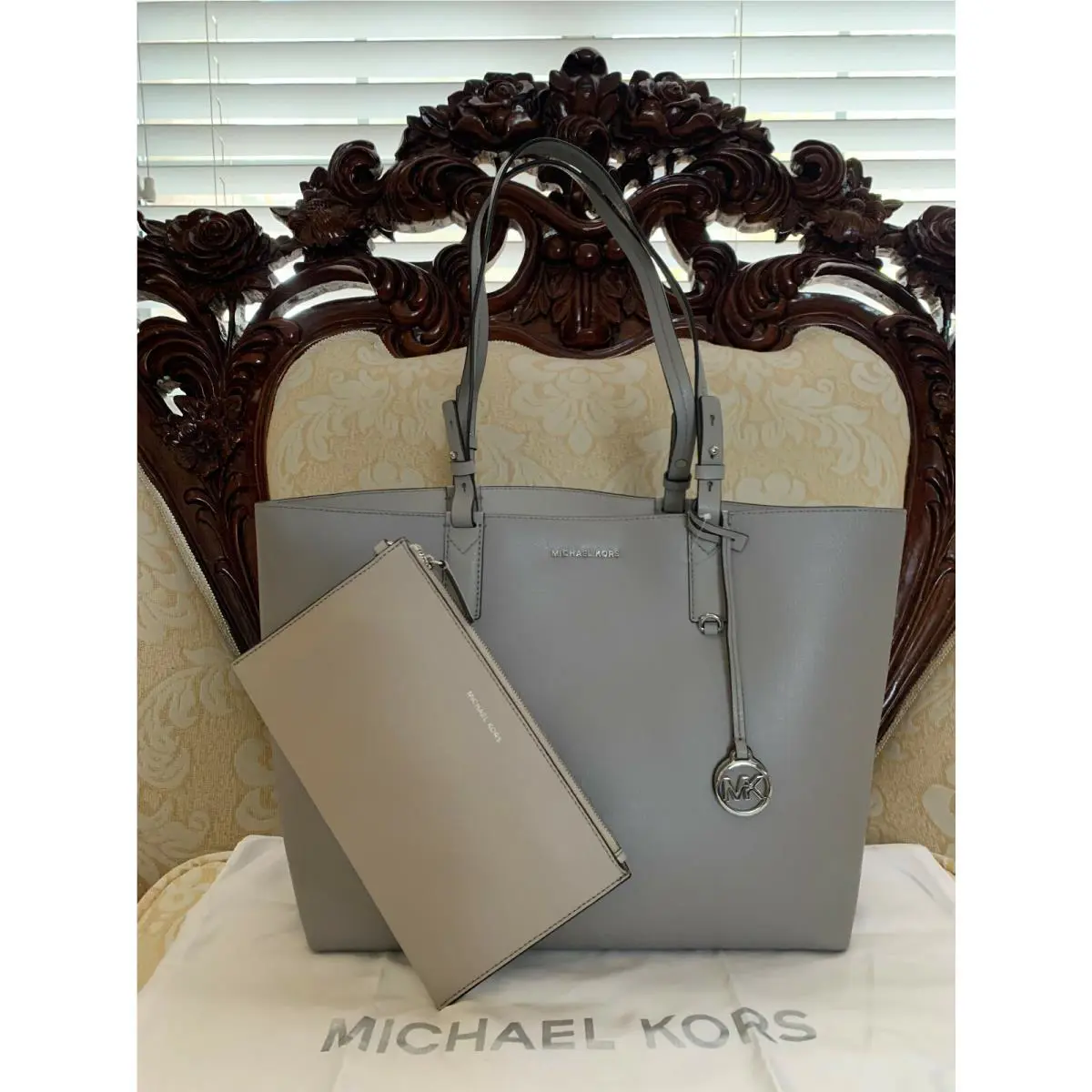 Michael Kors Cameron Large E/w Reversible Leather Tote - Pearl Grey/cement