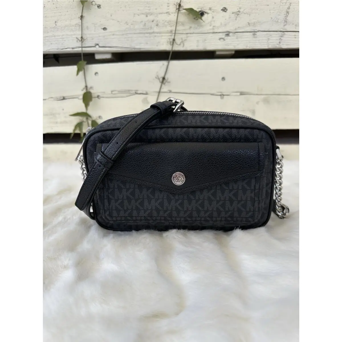 Michael Kors Jst Logo Medium Pocket Camera Crossbody - Black/silver