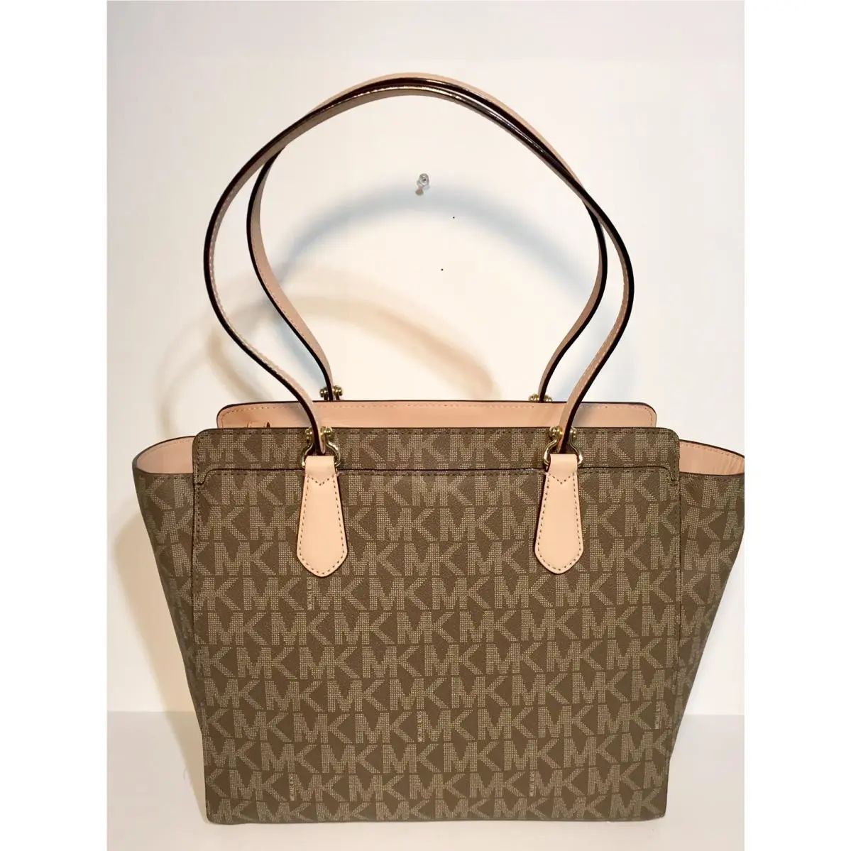 Michael Kors Dee Dee Large MK Signature Convertible Tote- Mocha