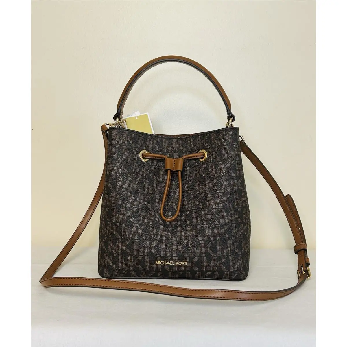 Michael Kors Luggage Suri Medium Bucket Messenger Bag Handbag