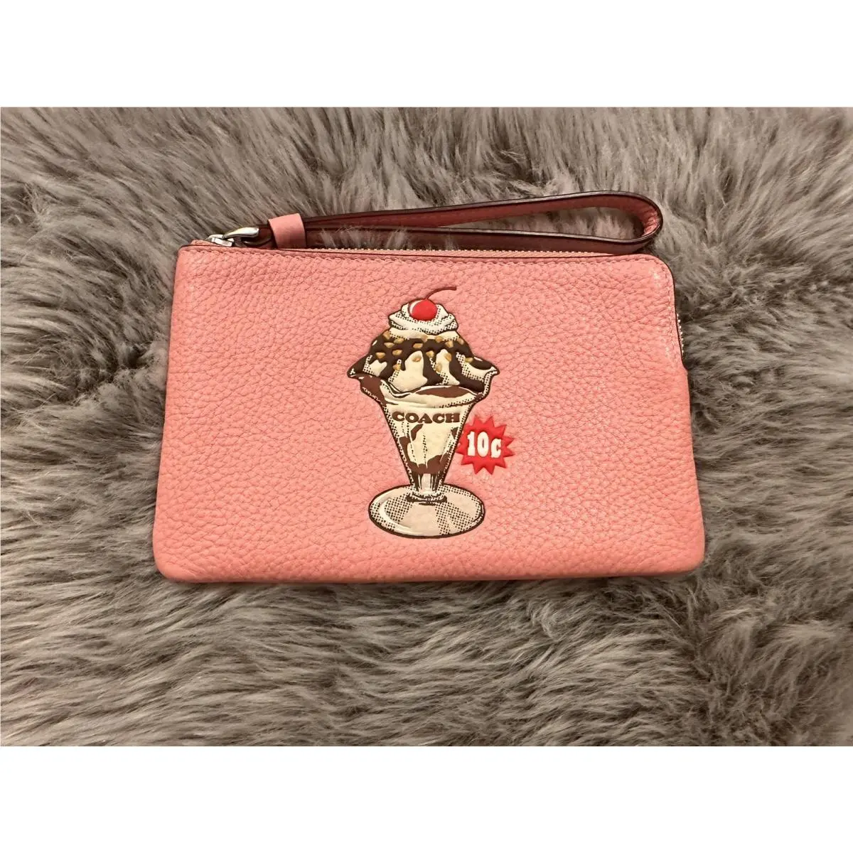 Coach Women`s Corner Zip Leather Sundae Graphic Wristlet Wallet CU254