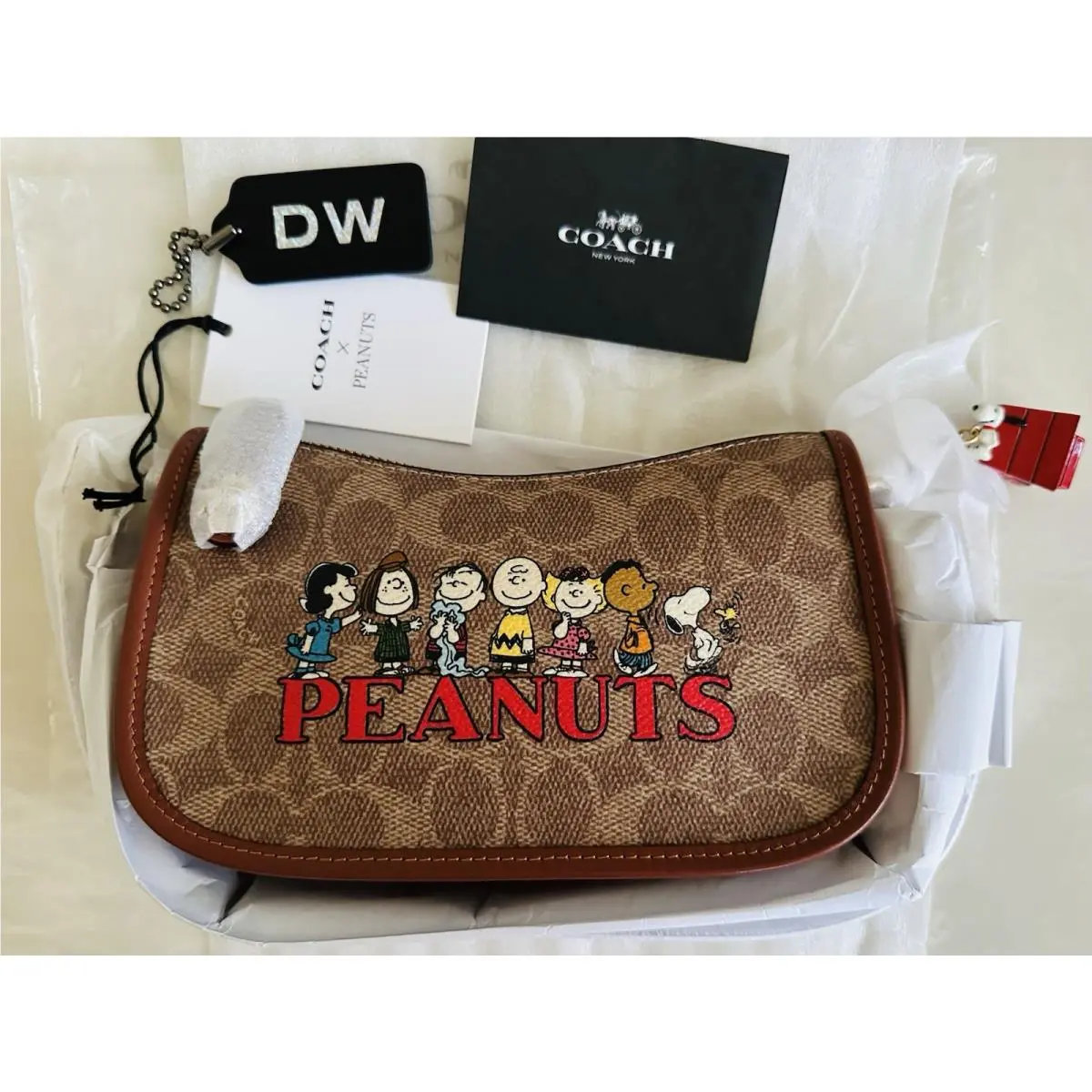 Coach X Peanuts Snoopy Swinger 20 Tan/brown/multi with Charm CB082