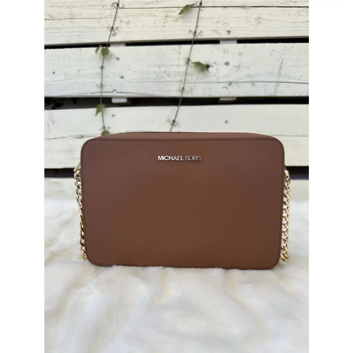 Michael Kors Jet Set Item Large EW Crossbody Luggage