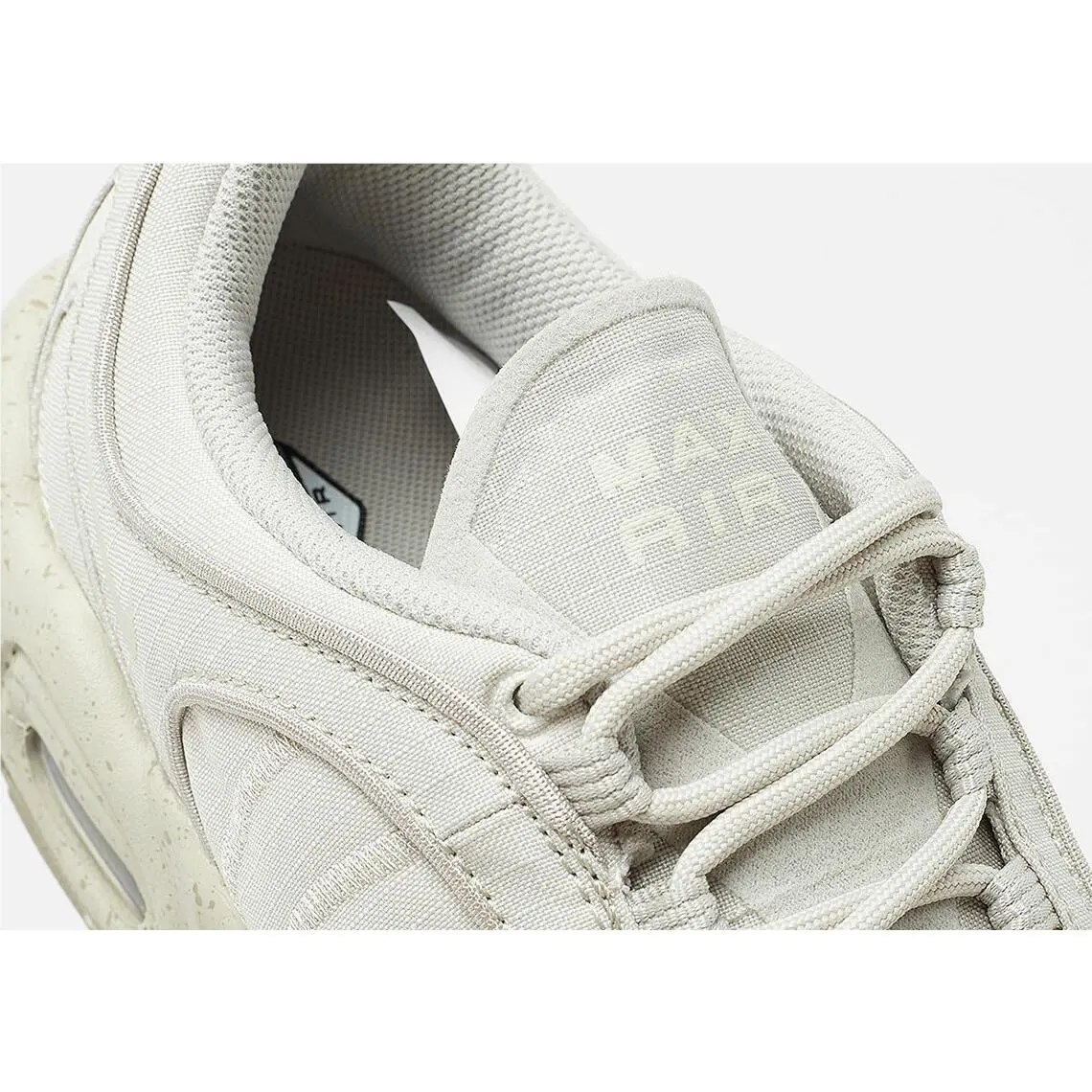 Nike shoes - Sandtrap, Linen, Bamboo 2