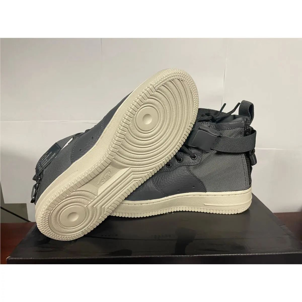 Nike shoes - Jordan 10 - DARK GREY LIGHT BONE 2
