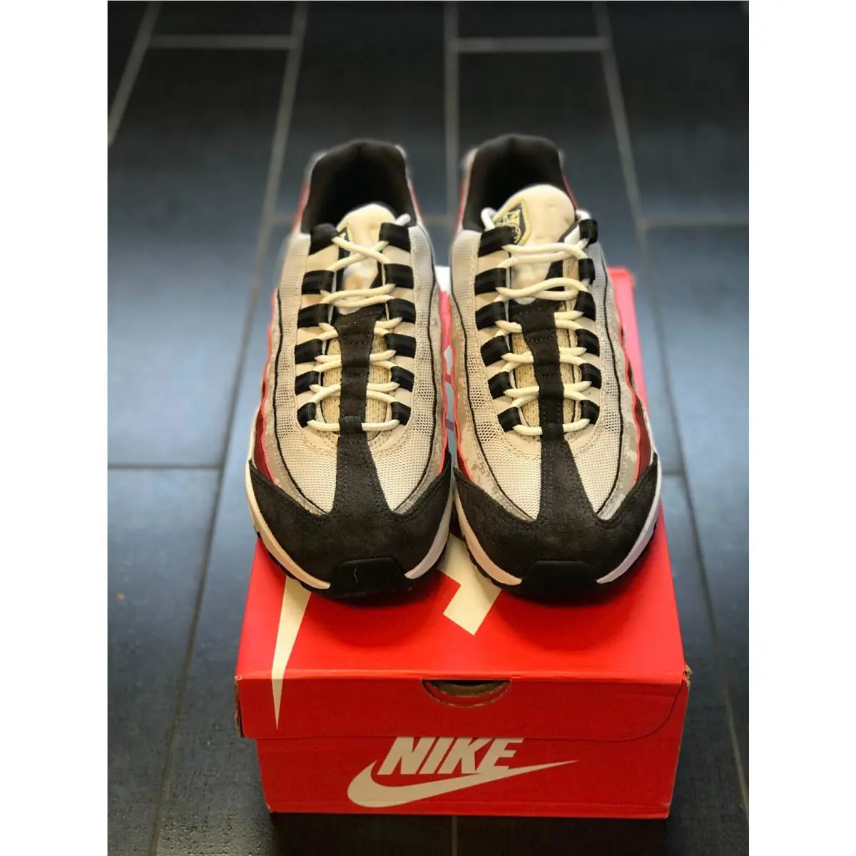 Nike shoes - DQ9016-001 - DQ9016-001 - Light Bone / Red 1