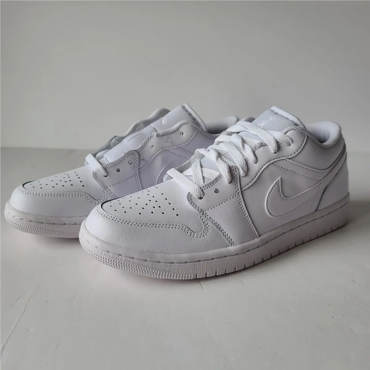 Nike shoes - Jordan 1 Low - Low - 553558 136 - White 1