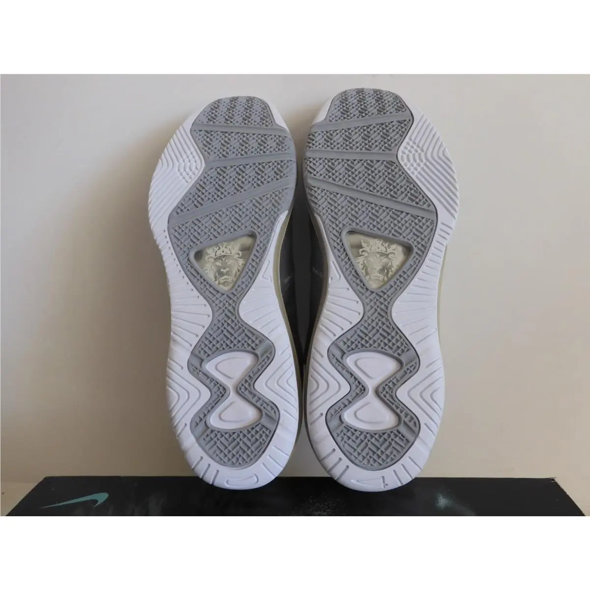 Nike shoes - Nike LeBron 8 - LeBron - 456849-002 - Gray (UPC: 883212308153) 3