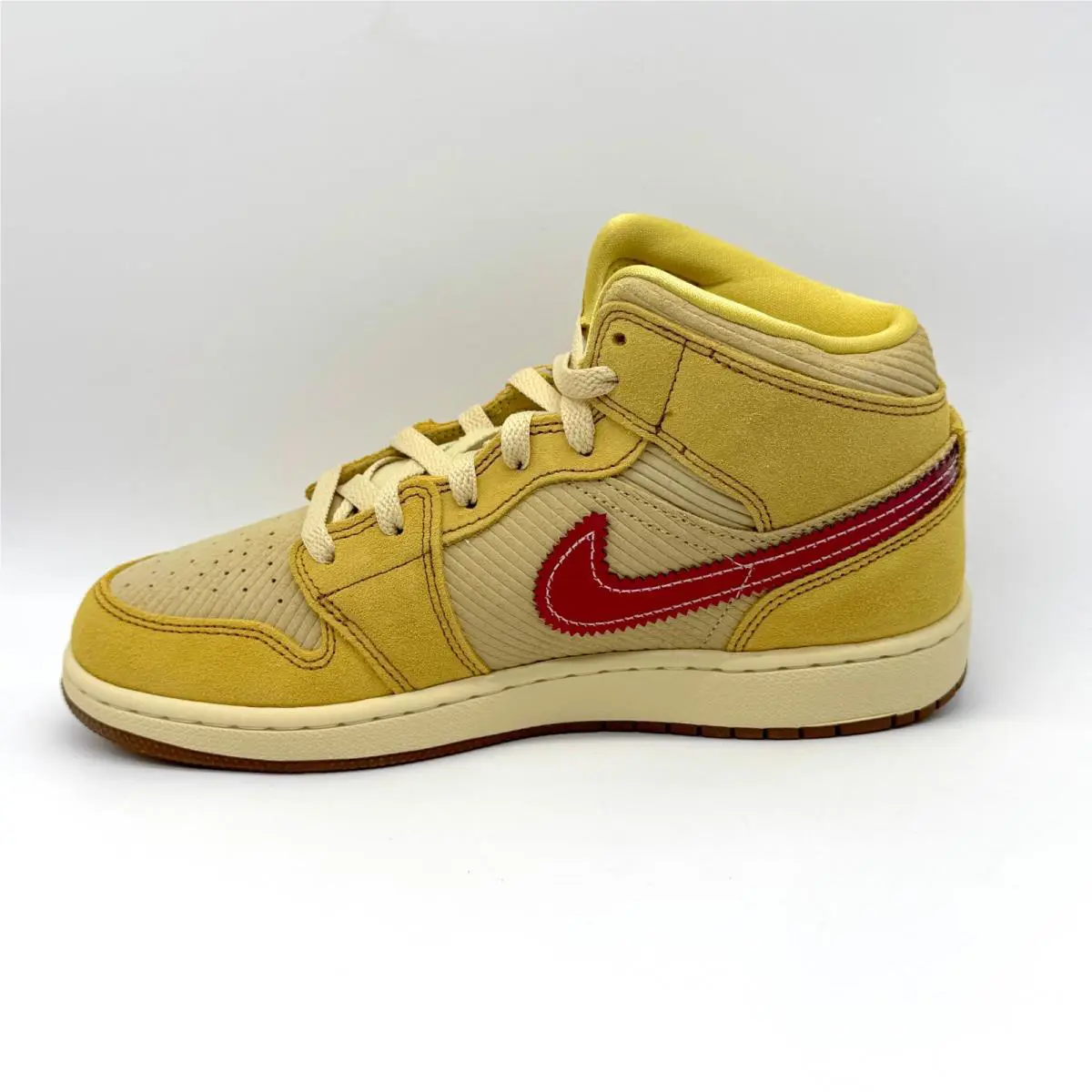 Nike shoes - Air Jordan 1 Mid SE - Yellow (UPC: 197864065181) 4
