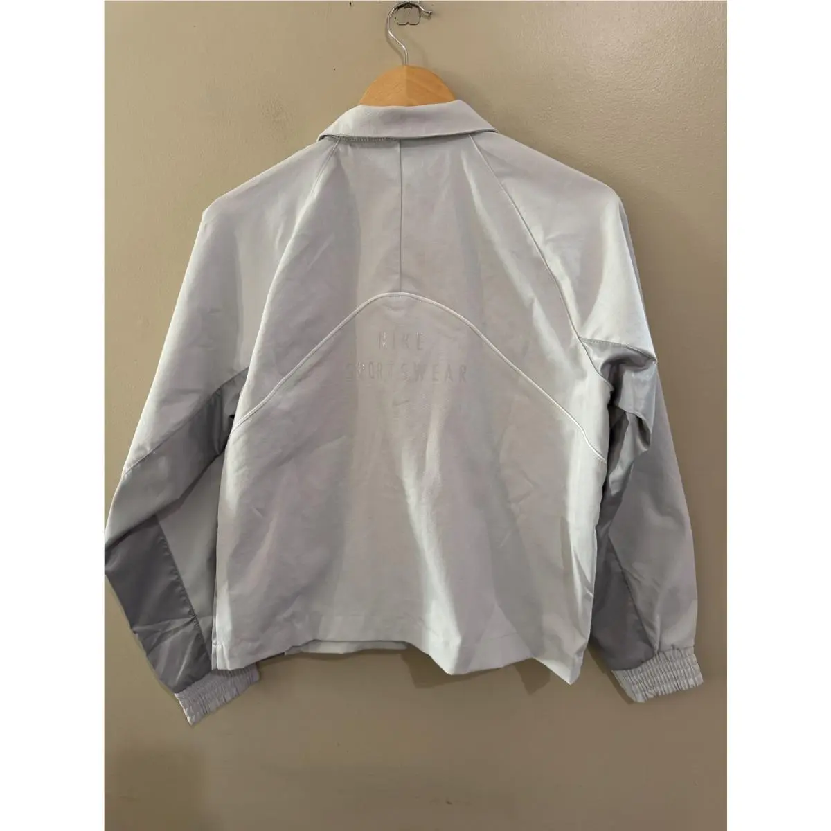 Nike clothing - Grey (UPC: 197602348057) 3