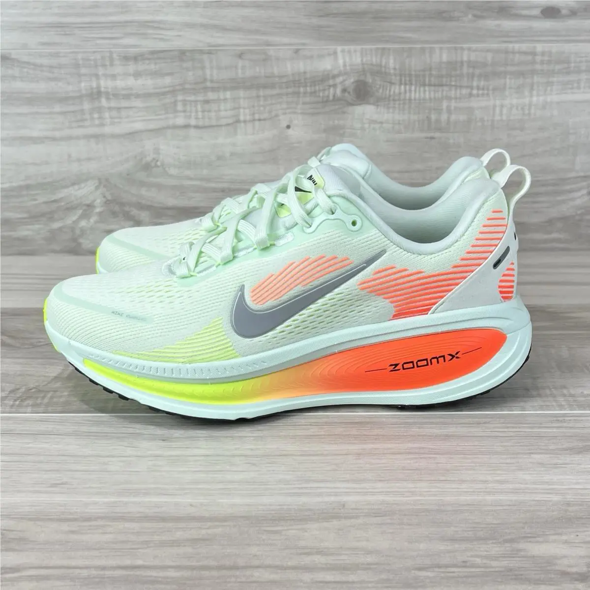Nike shoes - Nike Vomero 18 - Vomero - HM6803-300 - Barely Green/Metallic Silver (UPC: 198482850494) 0