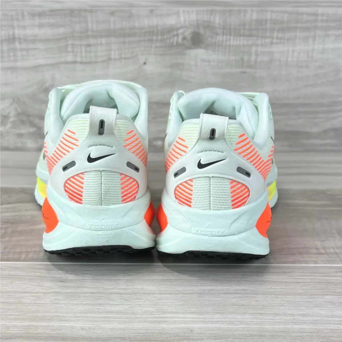Nike shoes - Nike Vomero 18 - Vomero - HM6803-300 - Barely Green/Metallic Silver (UPC: 198482850494) 2