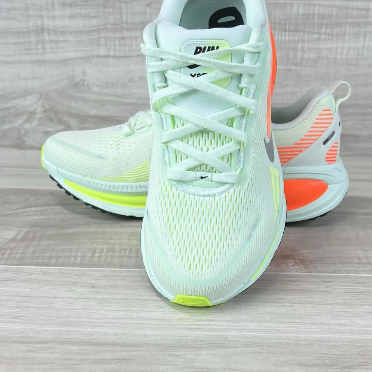 Nike shoes - Nike Vomero 18 - Vomero - HM6803-300 - Barely Green/Metallic Silver (UPC: 198482850494) 3