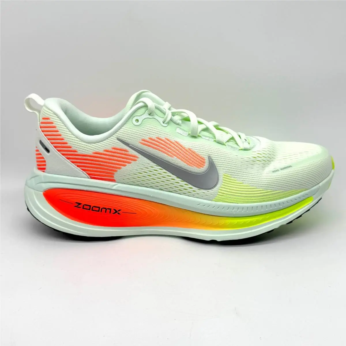 Nike Mens Vomero 18 Barely Green Silver Shoes Sz 10.5 Running HM6803-300