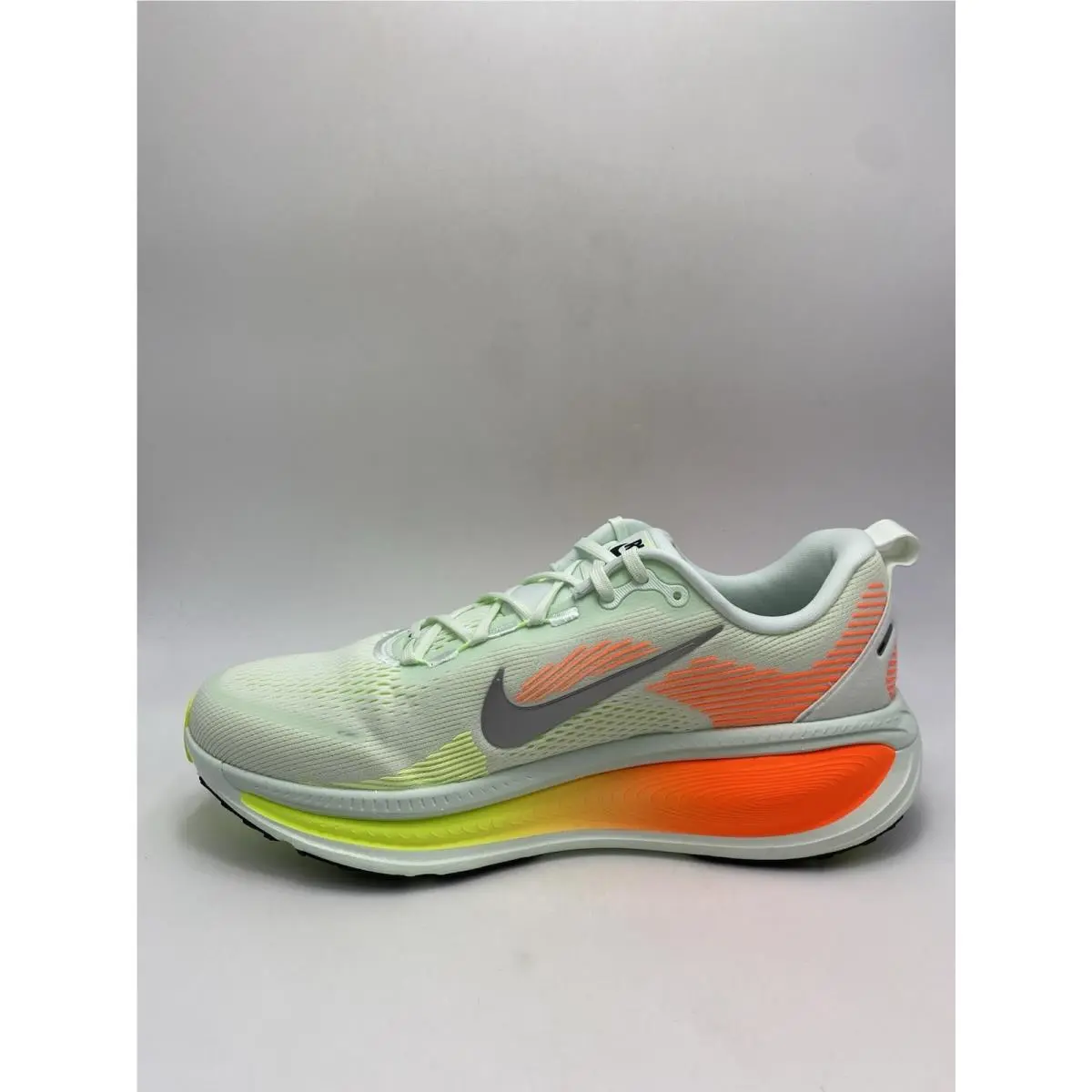 Nike shoes - Nike Vomero 18 - Vomero - HM6803-300 - Barely Green/Metallic Silver (UPC: 198482850494) 1