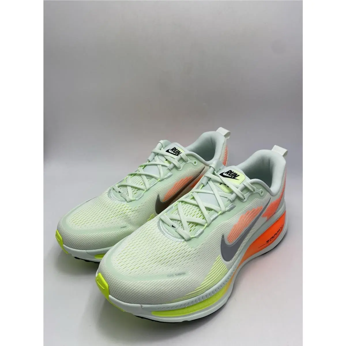 Nike shoes - Nike Vomero 18 - Vomero - HM6803-300 - Barely Green/Metallic Silver (UPC: 198482850494) 2