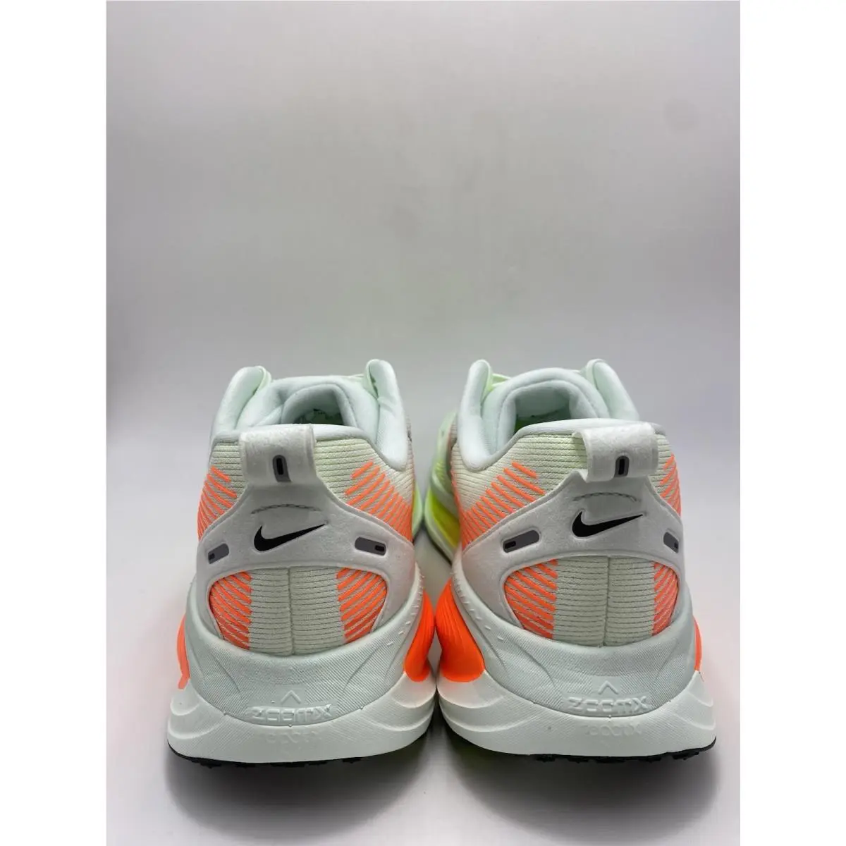 Nike shoes - Nike Vomero 18 - Vomero - HM6803-300 - Barely Green/Metallic Silver (UPC: 198482850494) 4