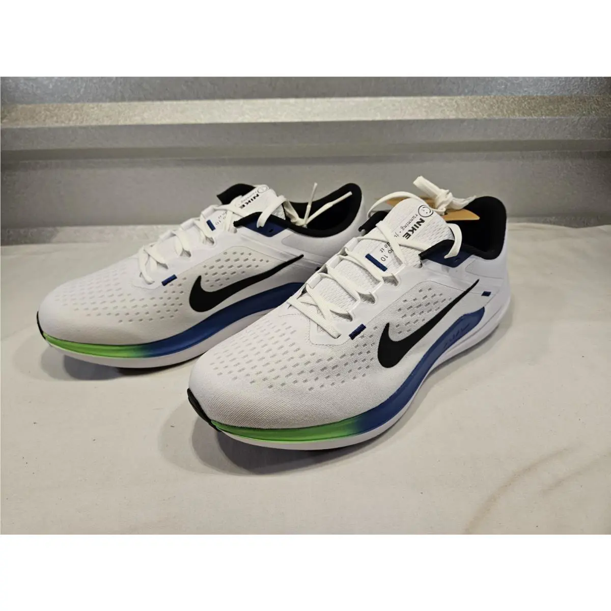 Nike shoes - White/Blue/Green 2