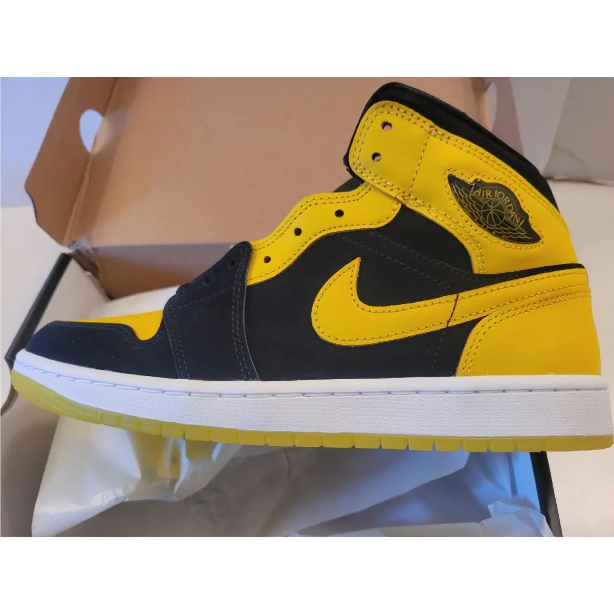 Nike Air Jordan 1 Mid Love HJ6654-071 Men`s Size 8 1/2