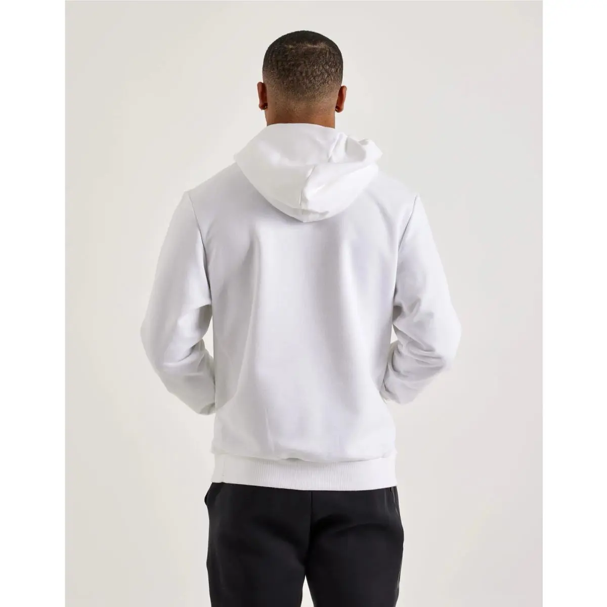 Nike clothing - White (UPC: 0197596384932) 1