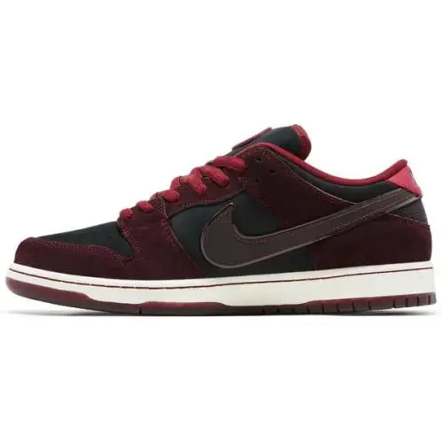 Nike shoes - Nike RIOT Skateshop x Dunk Low Pro SB QS - Red 0