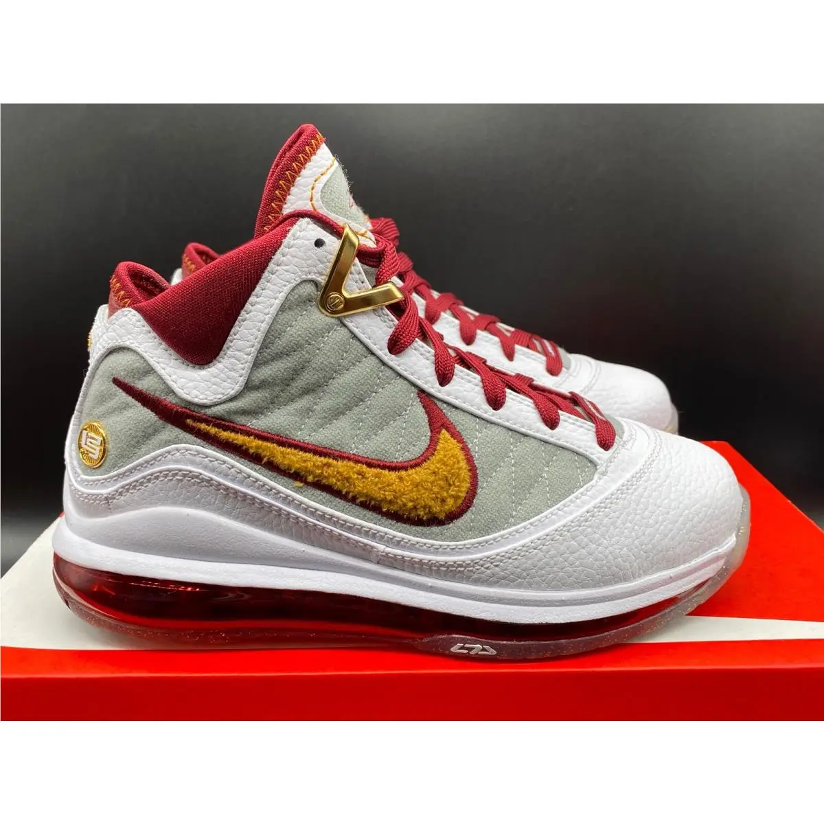 Nike shoes - White (UPC: 194496185645) 0