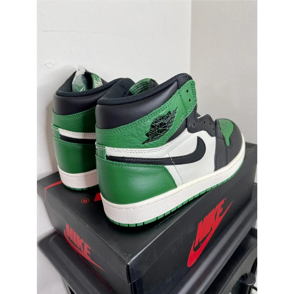 Nike shoes - Jordan 1 - 555088-302 - Green 2