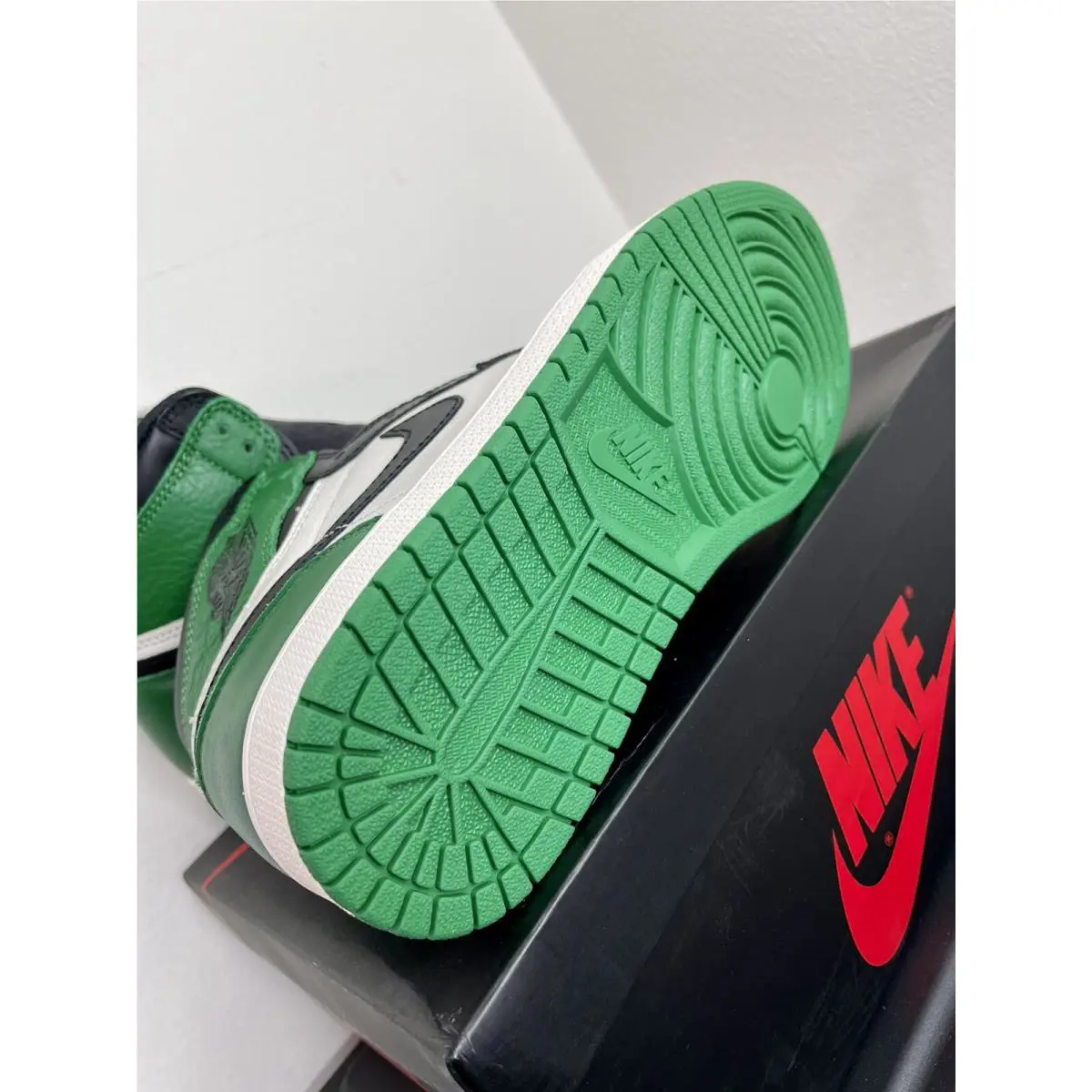 Nike shoes - Jordan 1 - 555088-302 - Green 3