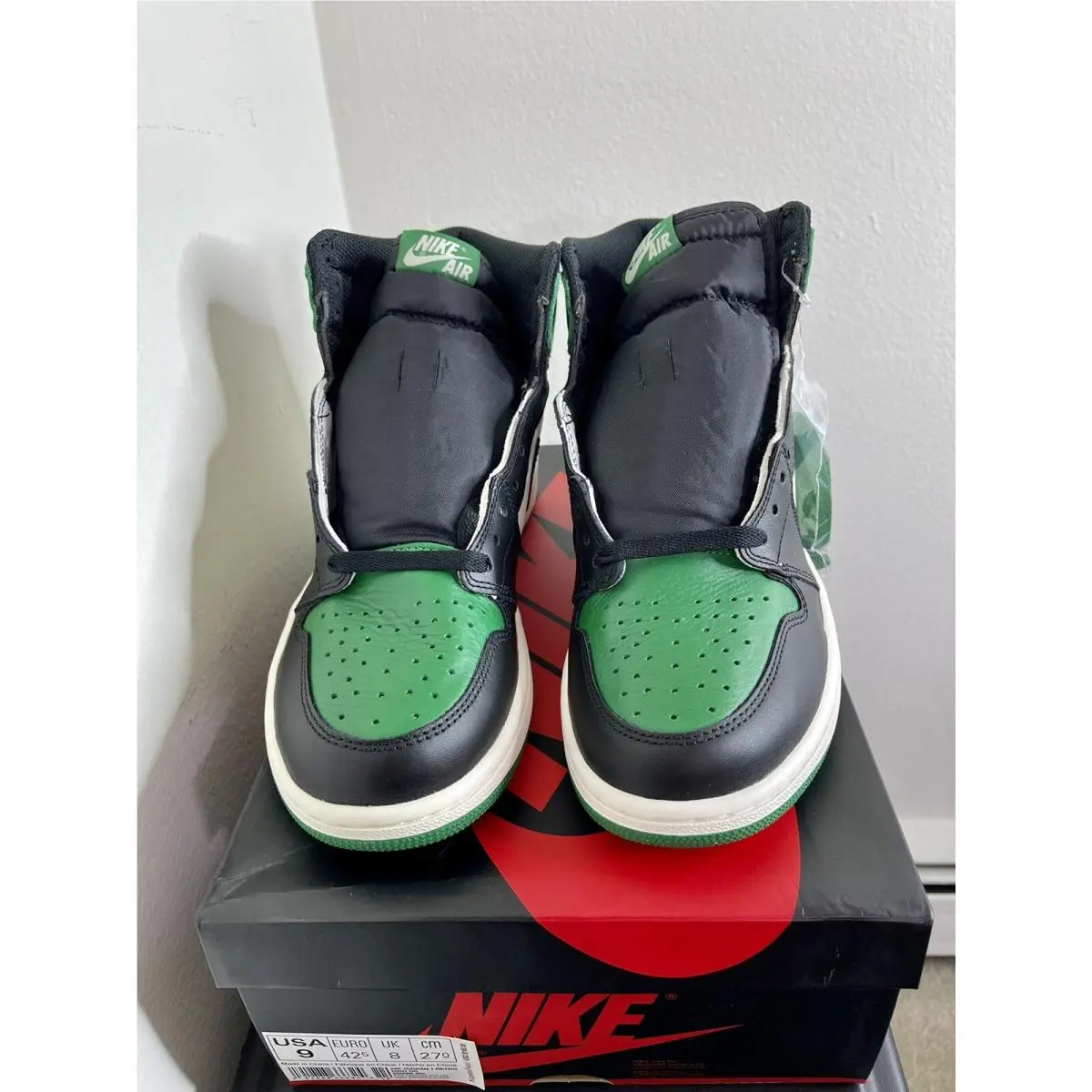 Nike shoes - Jordan 1 - 555088-302 - Green 0