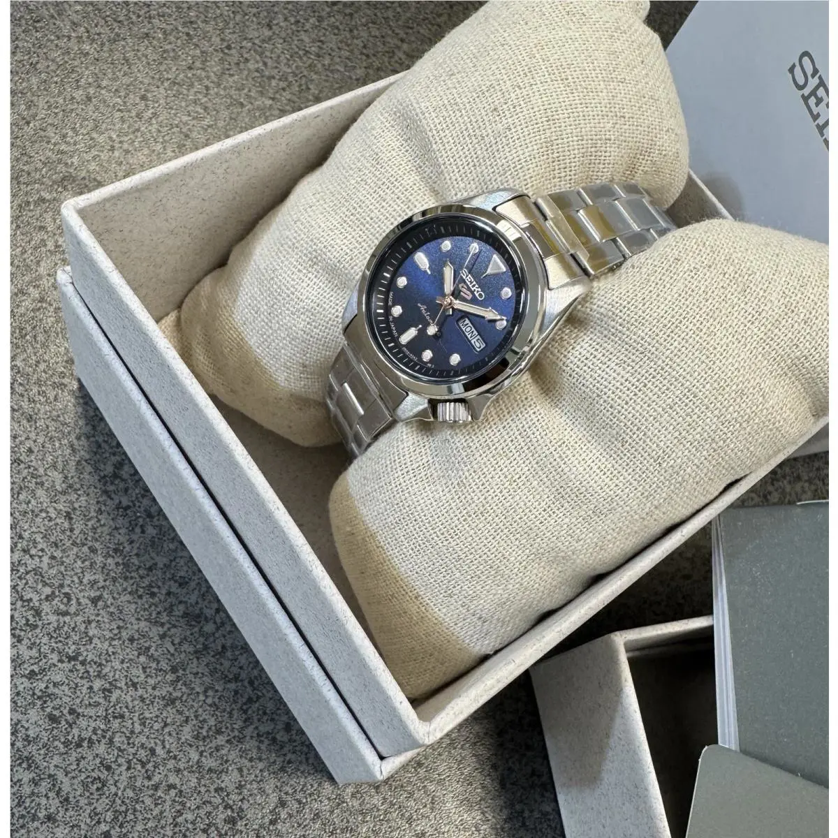 Seiko 5 Women`s Automatic Stainless Steel Day Date Blue Watch SRE003 Japan