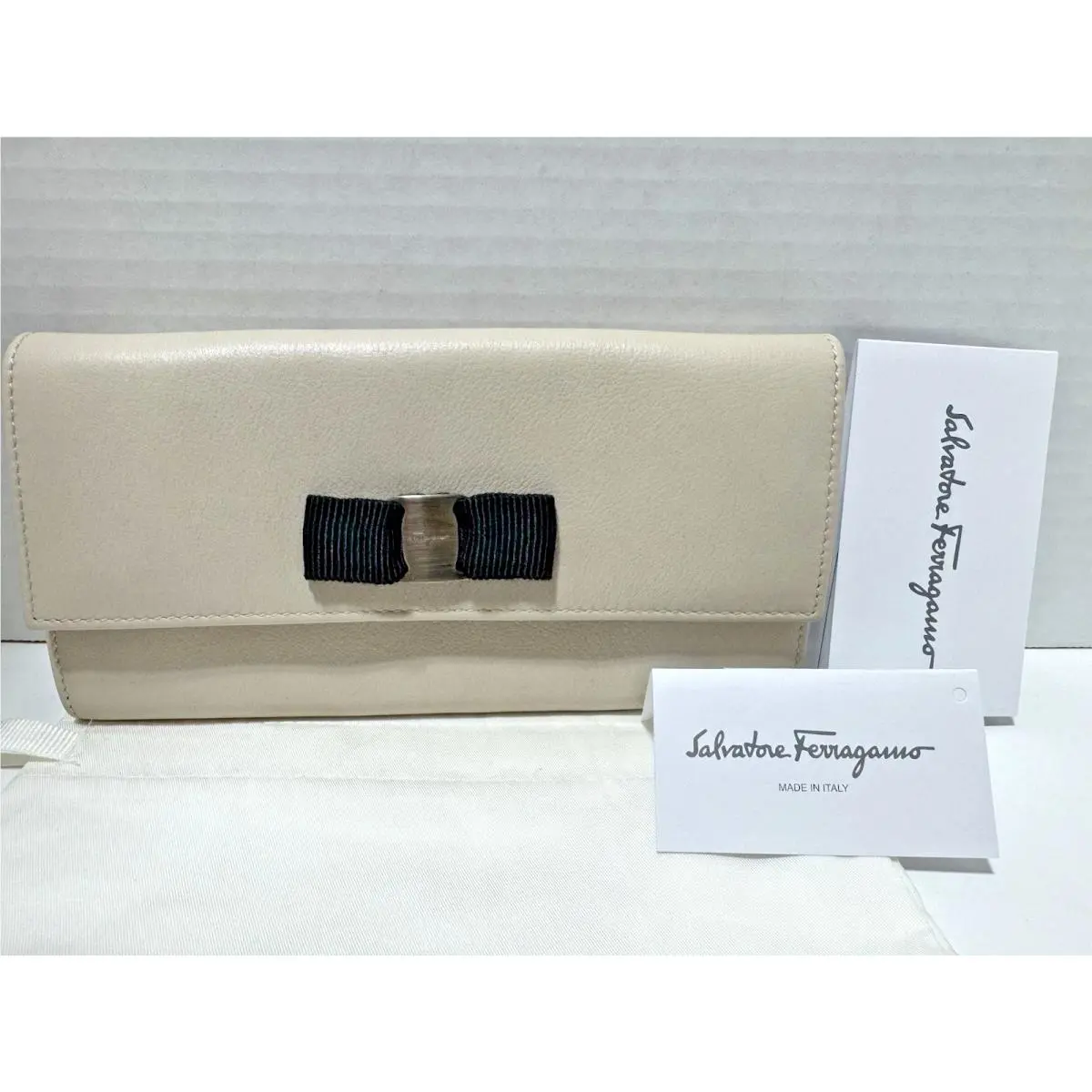 Salvatore Ferragamo Women Foldover Soft Cream Leather Wallet Vera Bow Logo
