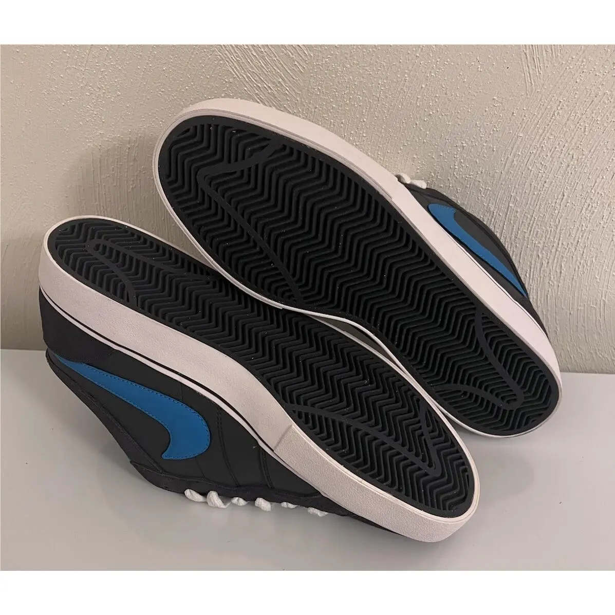 Nike shoes - Nike Isolate - Isolate - 489736-040 - Gray (UPC: 0884776050205) 4