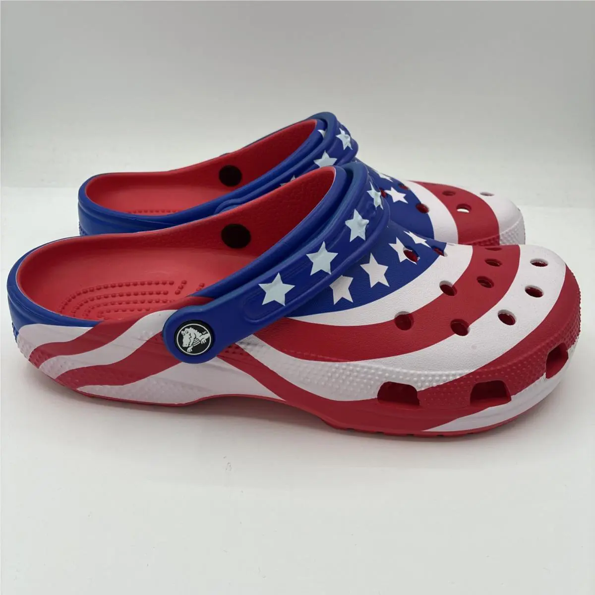 Crocs Classic American Flag Clog Men`s Size 8 / Women’s 10 In Retail Bag
