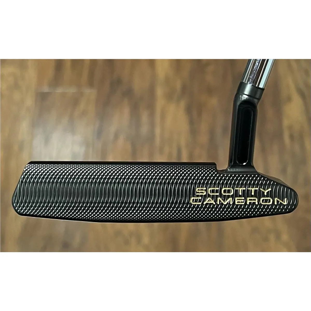 Scotty Cameron  - Super Select Newport 2.5 Plus - Xtreme Dark Finish - DLC - Gold, Lie Angle: Black 3