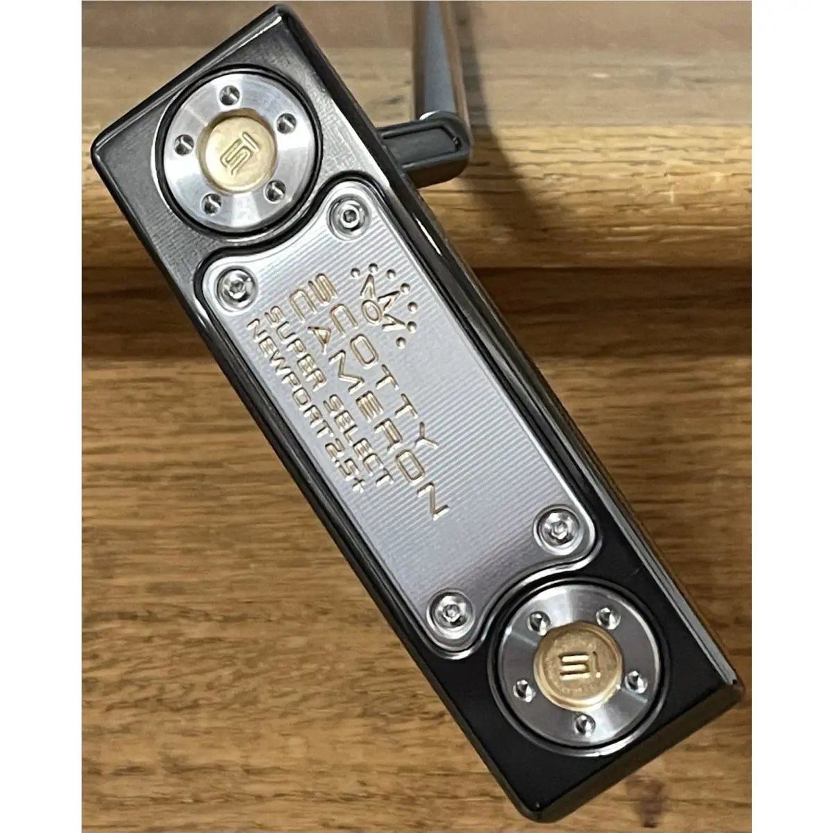 Scotty Cameron  - Super Select Newport 2.5 Plus - Xtreme Dark Finish - DLC - Gold, Lie Angle: Black 2