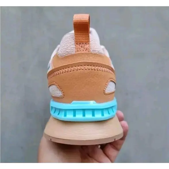 Puma shoes - Puma Mirage Tech Mesa Messenger - 382891-01 - shifting sand/ beige 2