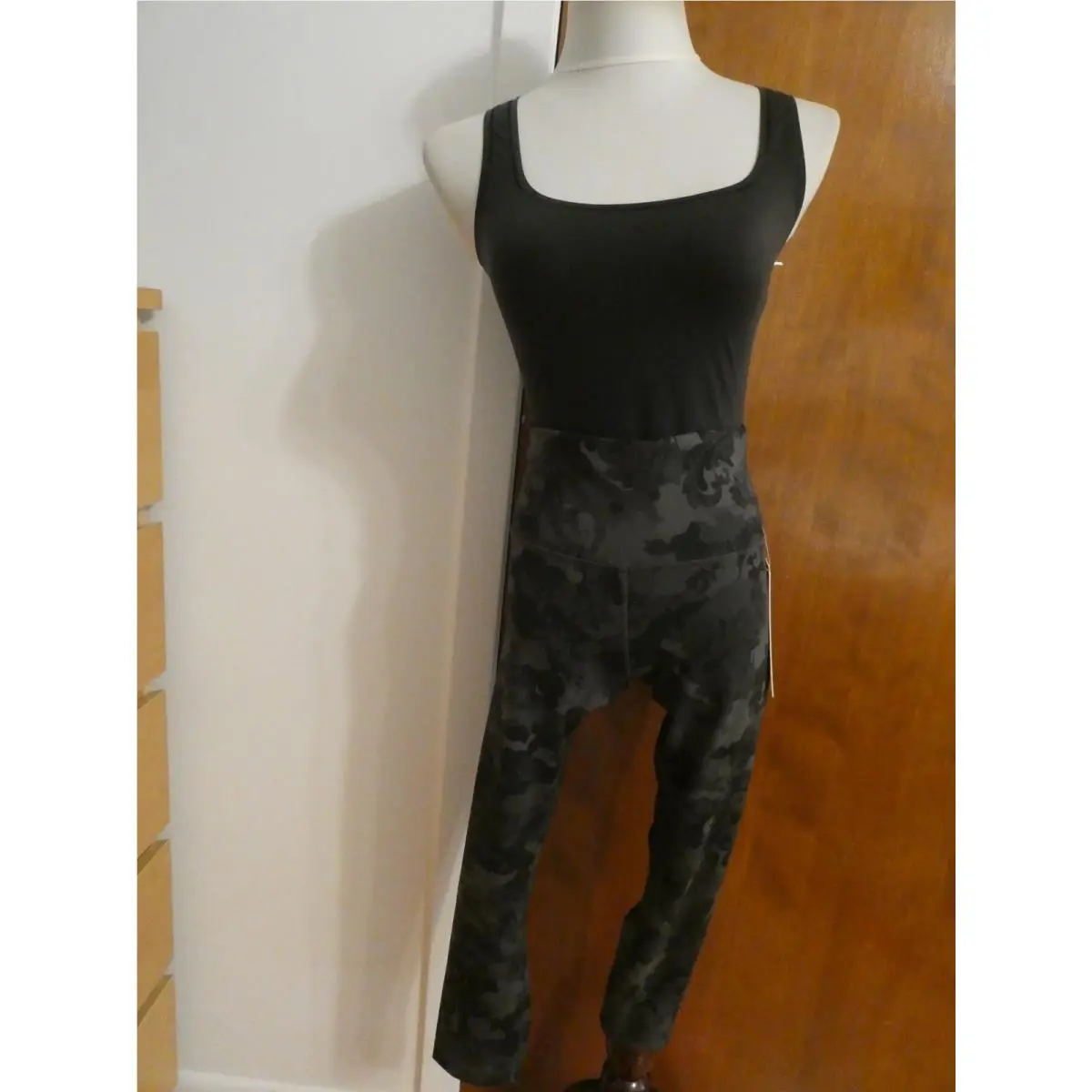 Lululemon clothing - Gray/Black 12