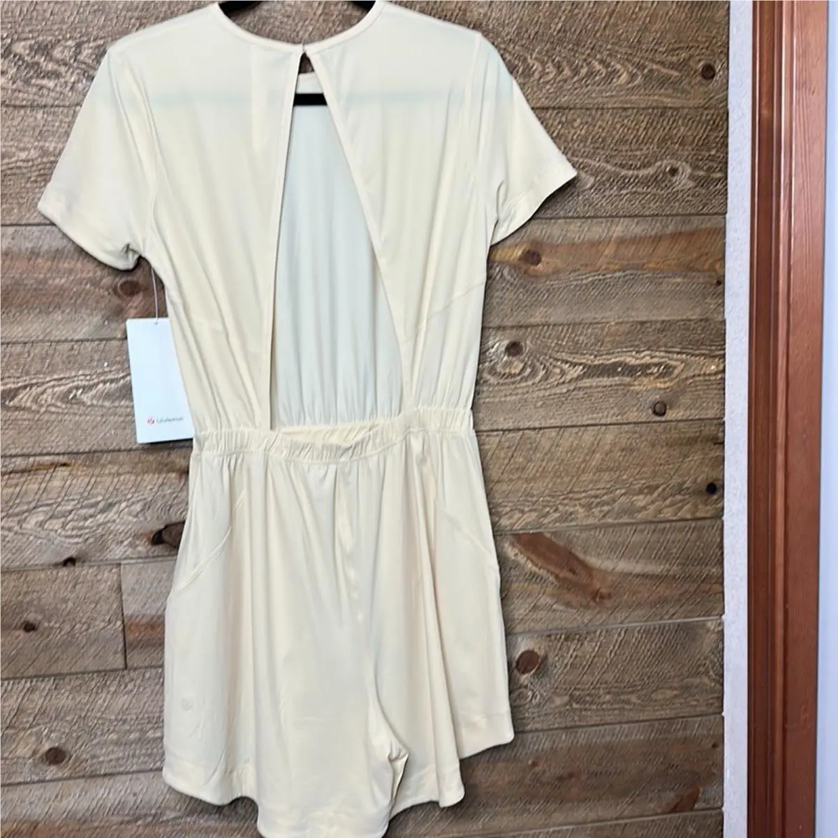 Lululemon clothing - White 2