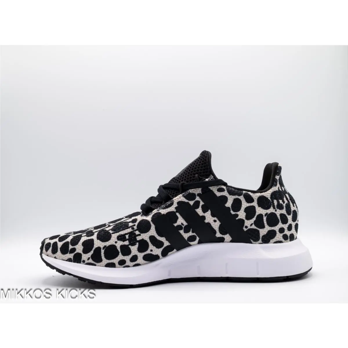 Adidas shoes - adidas Swift Run - Swift Run - JR0634 - Black 4