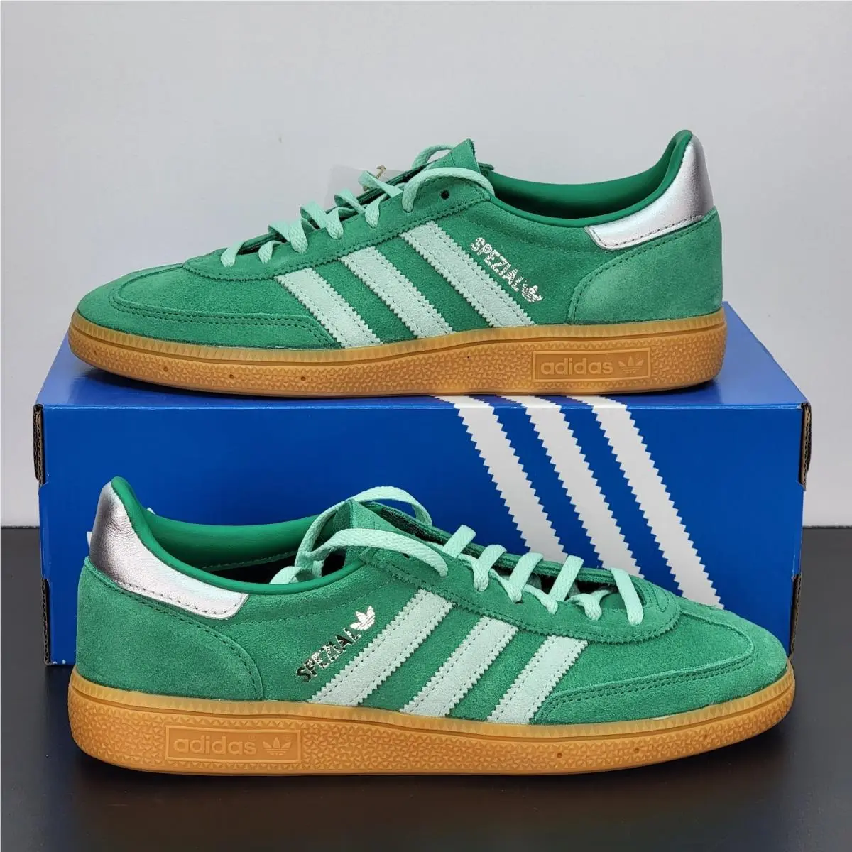 Adidas Handball Spezial Women`s Size 9 Athletic Shoes Green Casual Sneakers