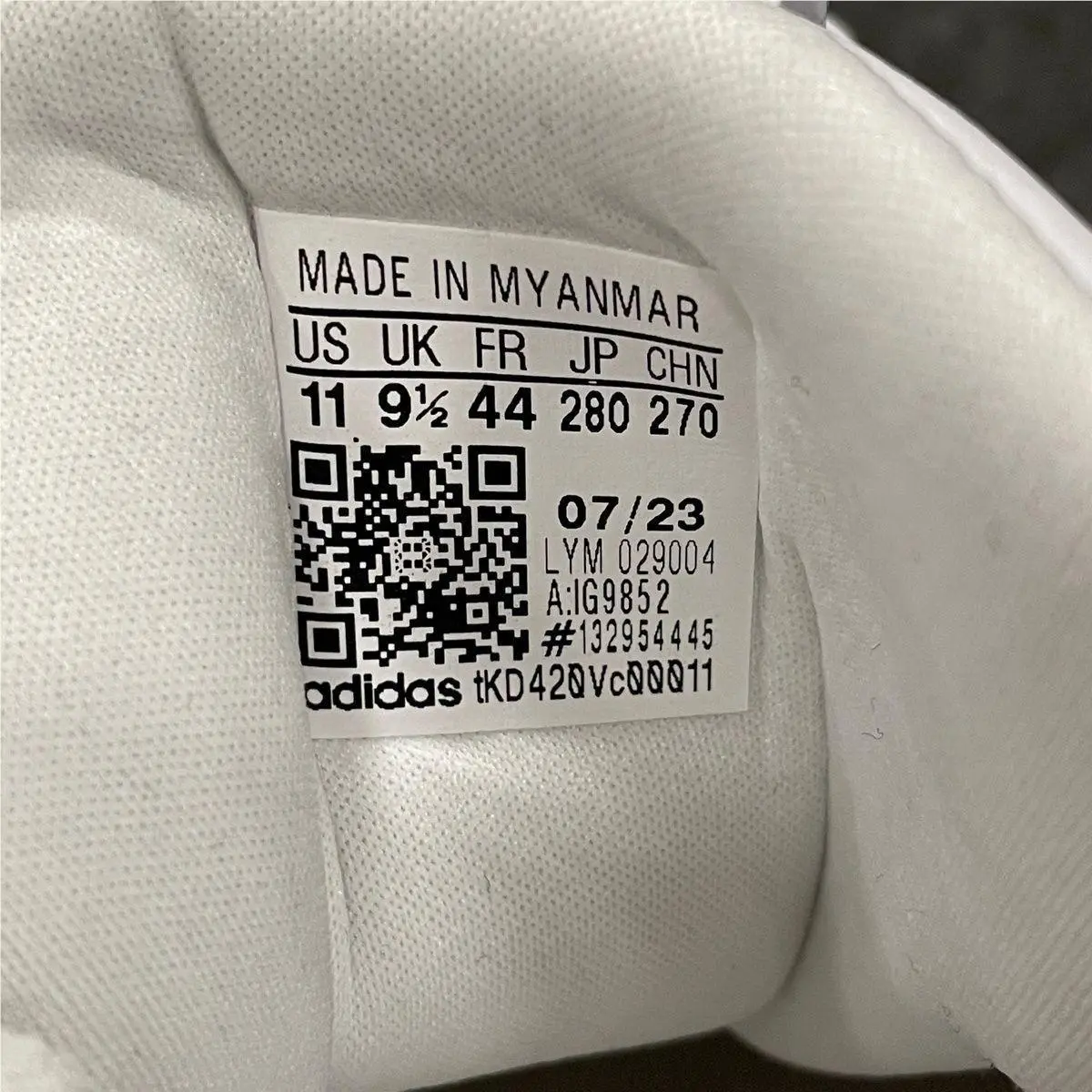Adidas shoes - vs-159654 - vs-159654 - White (UPC: 196464104252) 4