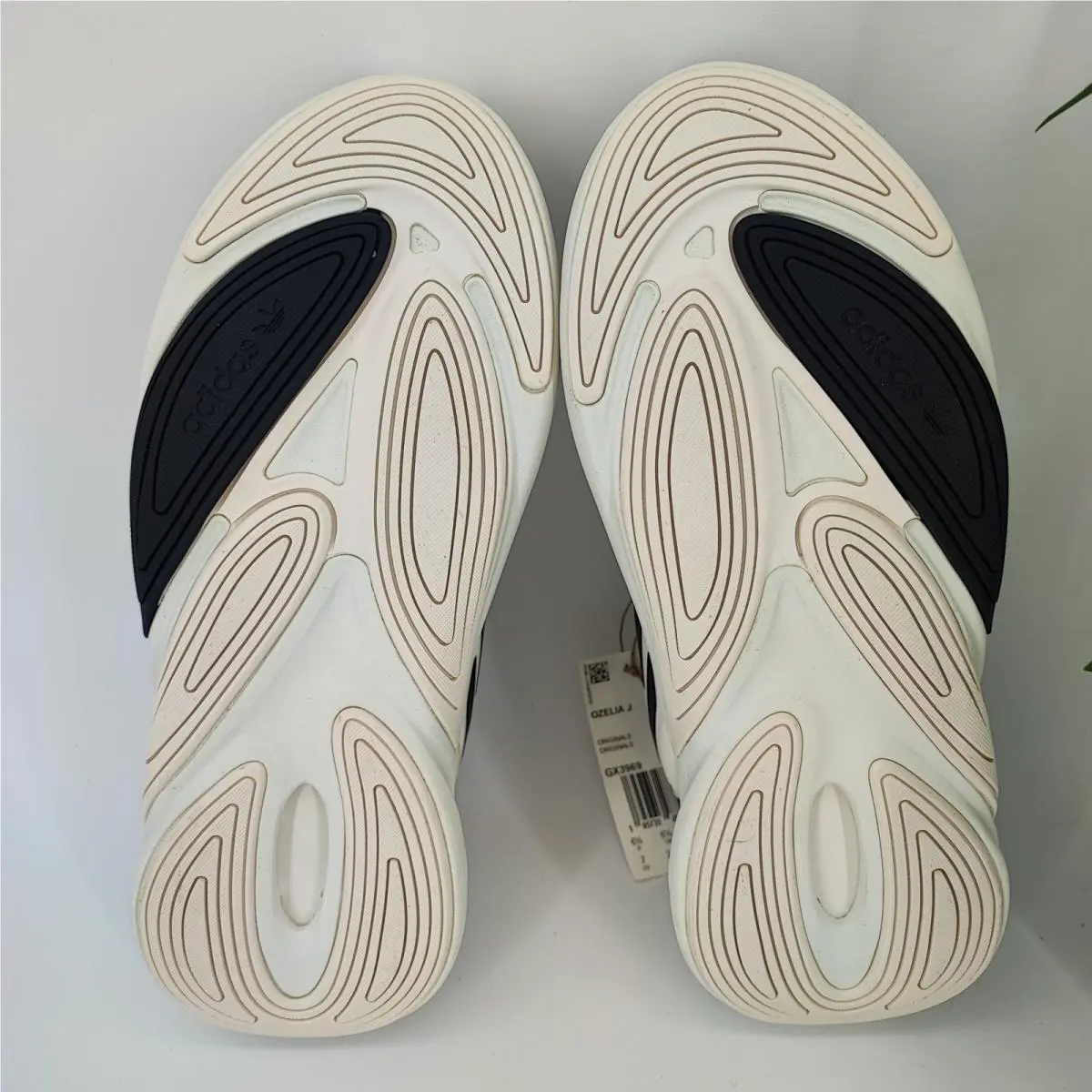 Adidas shoes - adidas Ozelia - Ozelia - GX3969 - Beige 7