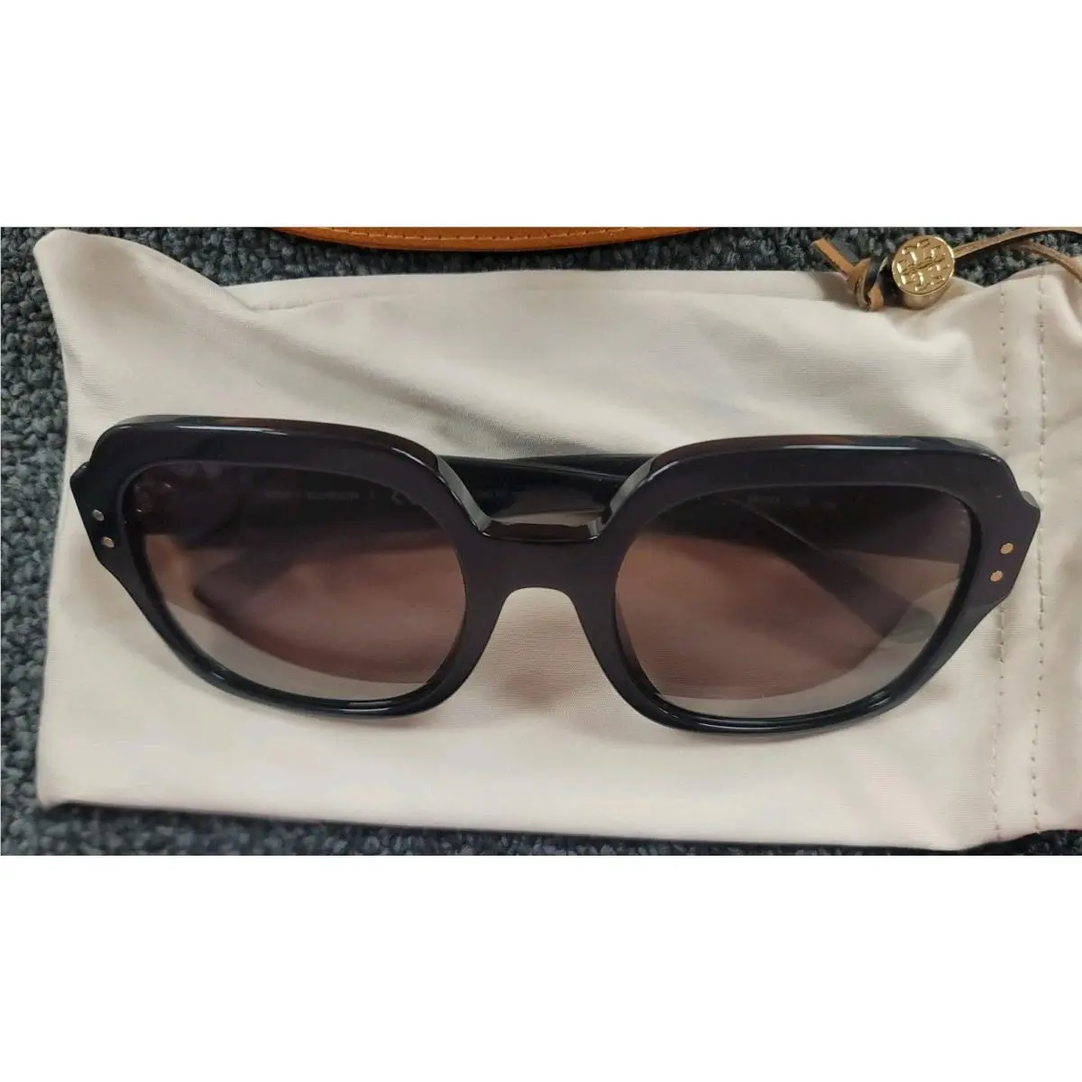 Tory Burch TY 7143U 1709/13 Black Gold Sunglasses W/case 56-21