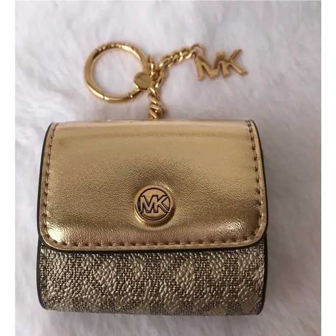 Michael Kors Jet Set Travel Case Airpods Charm Pale Gold