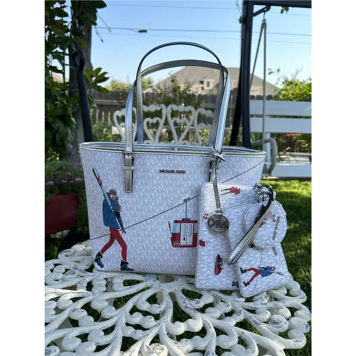 Michael Kors Medium Carryall Tote Handbag Purse Bag + Trio Wristlet