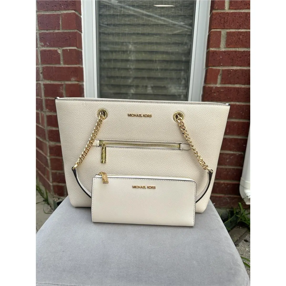 Michael Kors Jet Set Medium Front Zip Chain Tote Bag Light Cream Leather Wallet