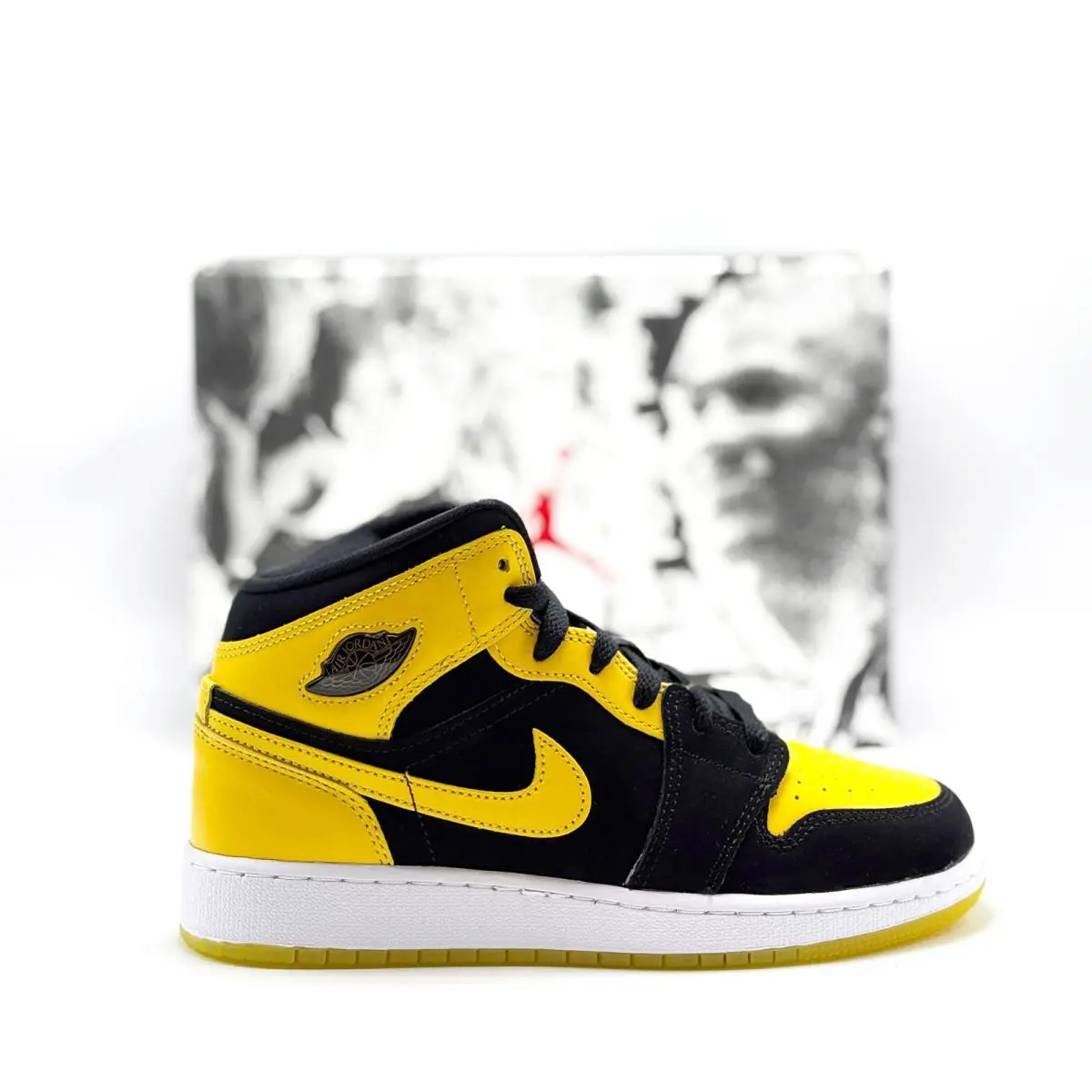 Nike shoes - Air Jordan 1 Mid SE - Yellow 4
