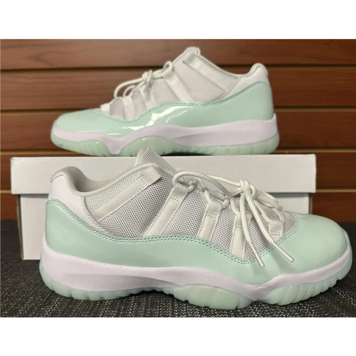 Nike Air Jordan 11 Retro Sneaker Low Igloo Green White Women`s Shoes Sz US 11